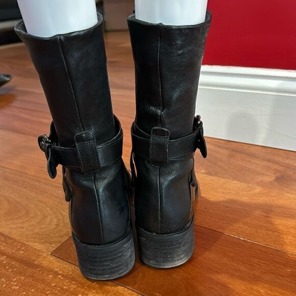 Stuart Weitzman soft Leather Round Toe Buckle Moto Boots Women's size 7.5 - Picture 9 of 13